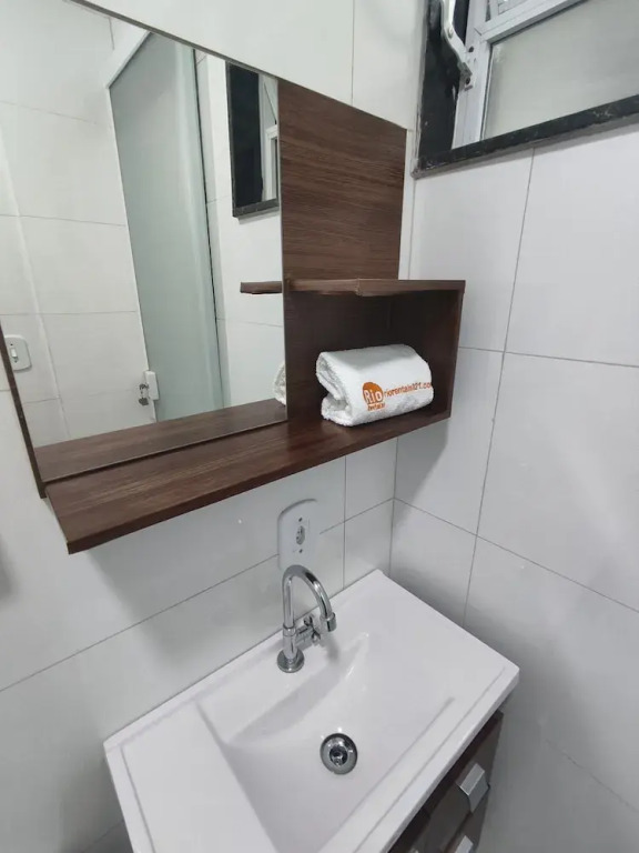 Lindo apto reformado com vista - C044