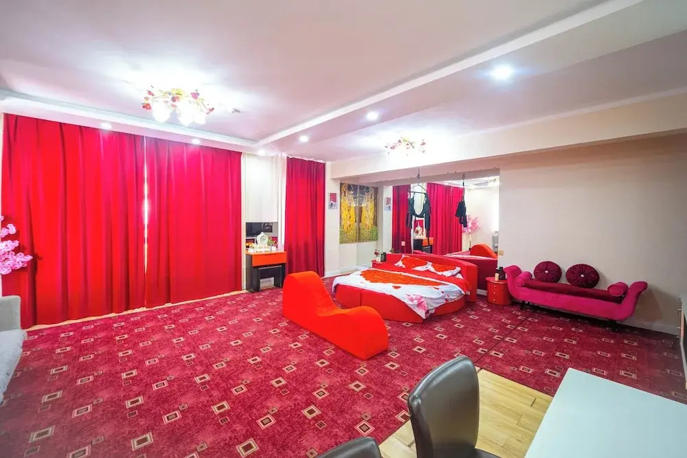 Eagle Town Service Apartment