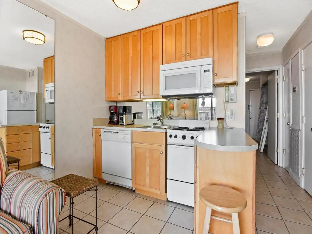 Beach & Tennis Admirals Row 105, Ocean Front, 1 Bedroom, 2 Pools, Tennis