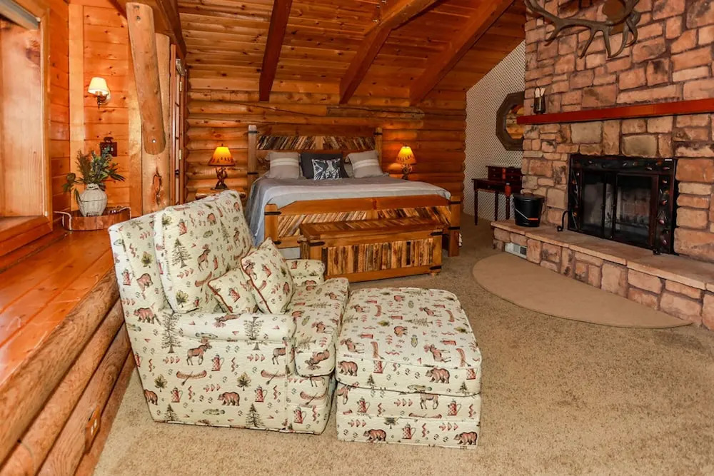 Woodland Log-1887 by Big Bear Vacations