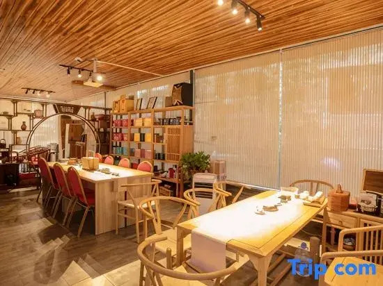 Daguo Chazhen Business Hotel