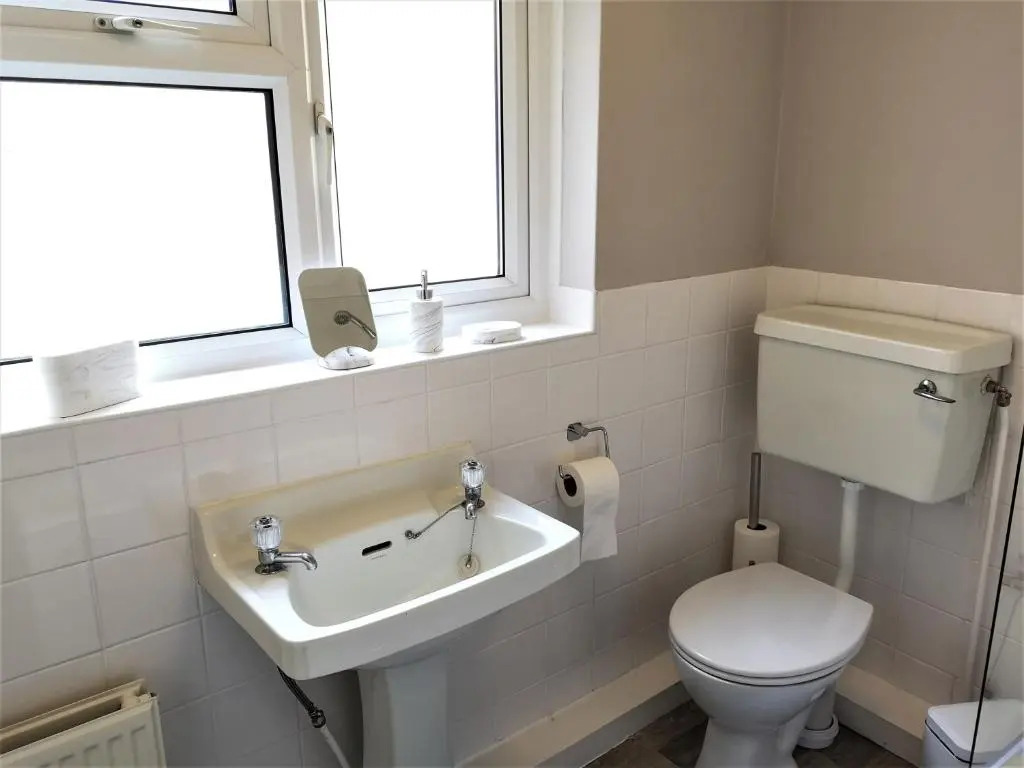 Douglas House, near Hospital, attractive and comfy 2 bedroom House with enclosed yard to rear