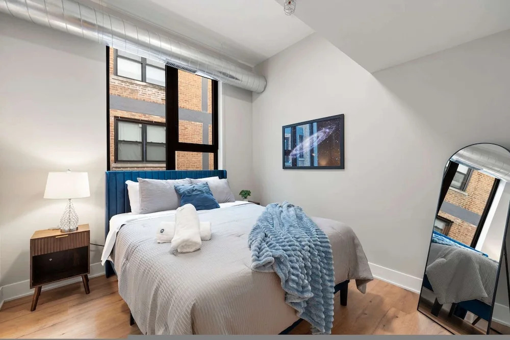 Month Edgewater Booking 2BD 2BA w Gym Parking