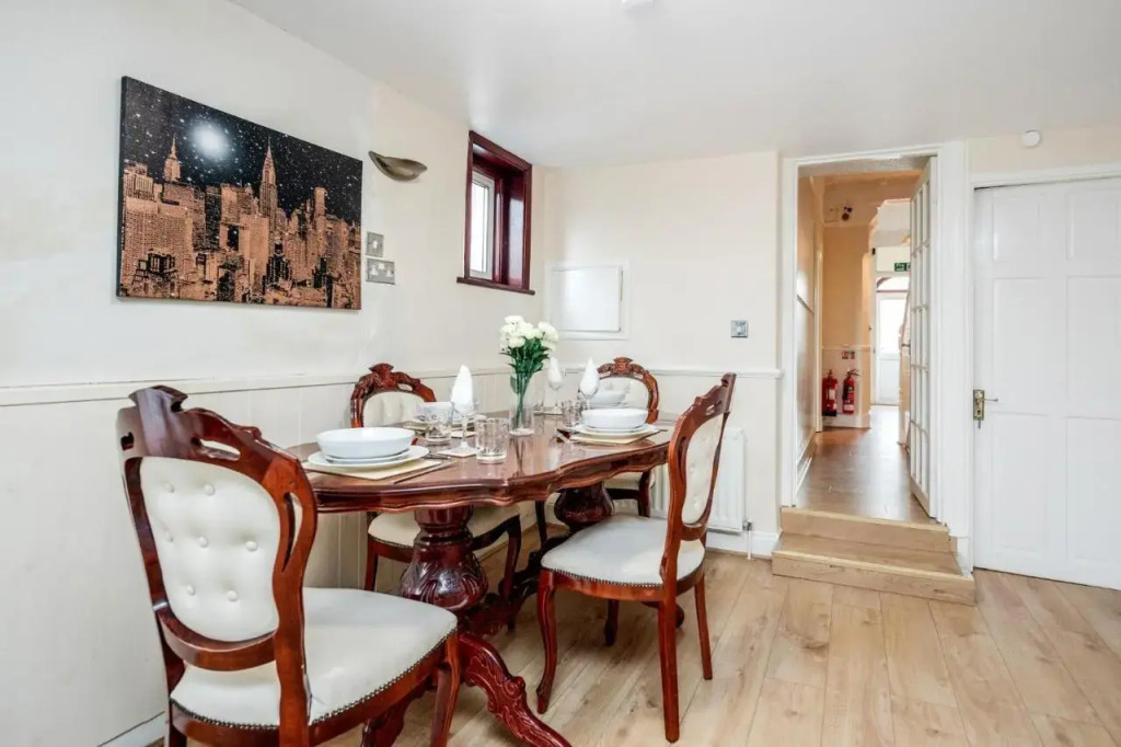 Spacious 5 Bedroom House in Gravesend