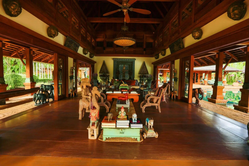 Howies HomeStay