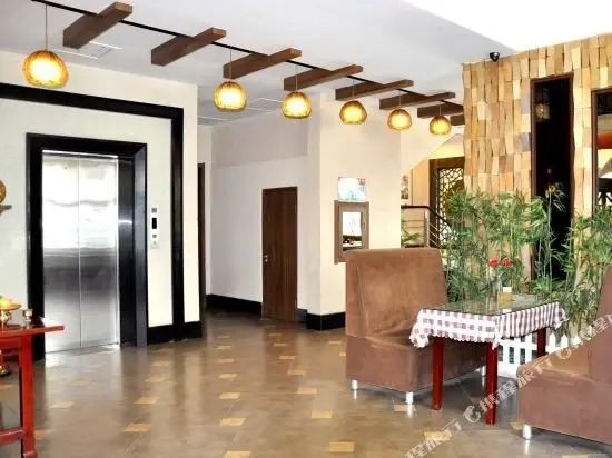 Gaizhou Hongxiang Business Hotel (Gaizhou Railway Station)