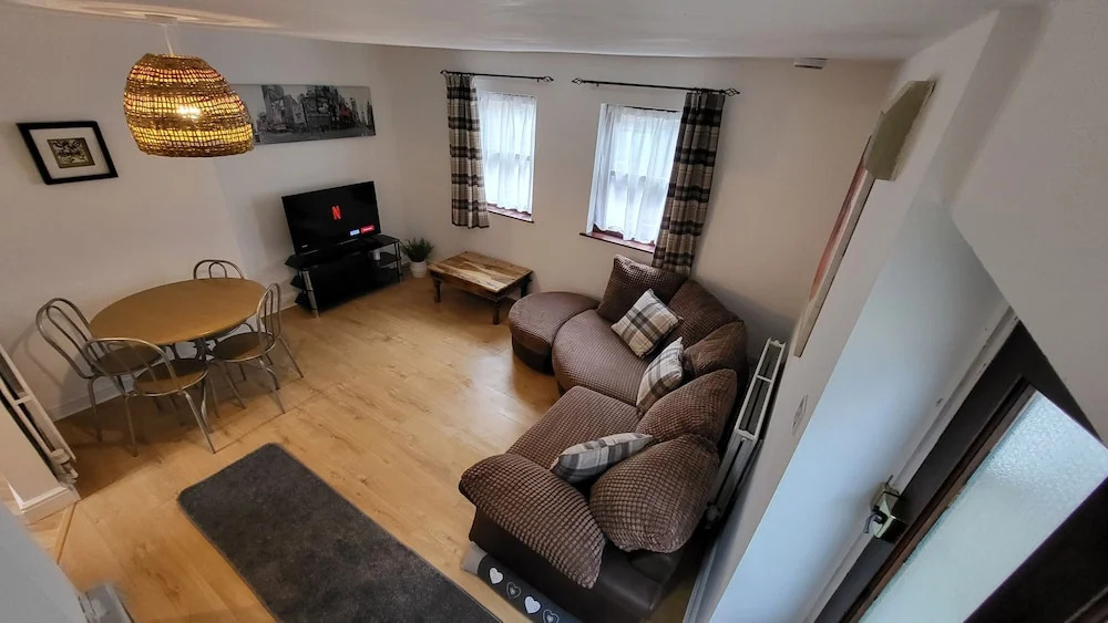 Heart of Lincoln City, 3 Bedrooms, Sleeps 4 Guests