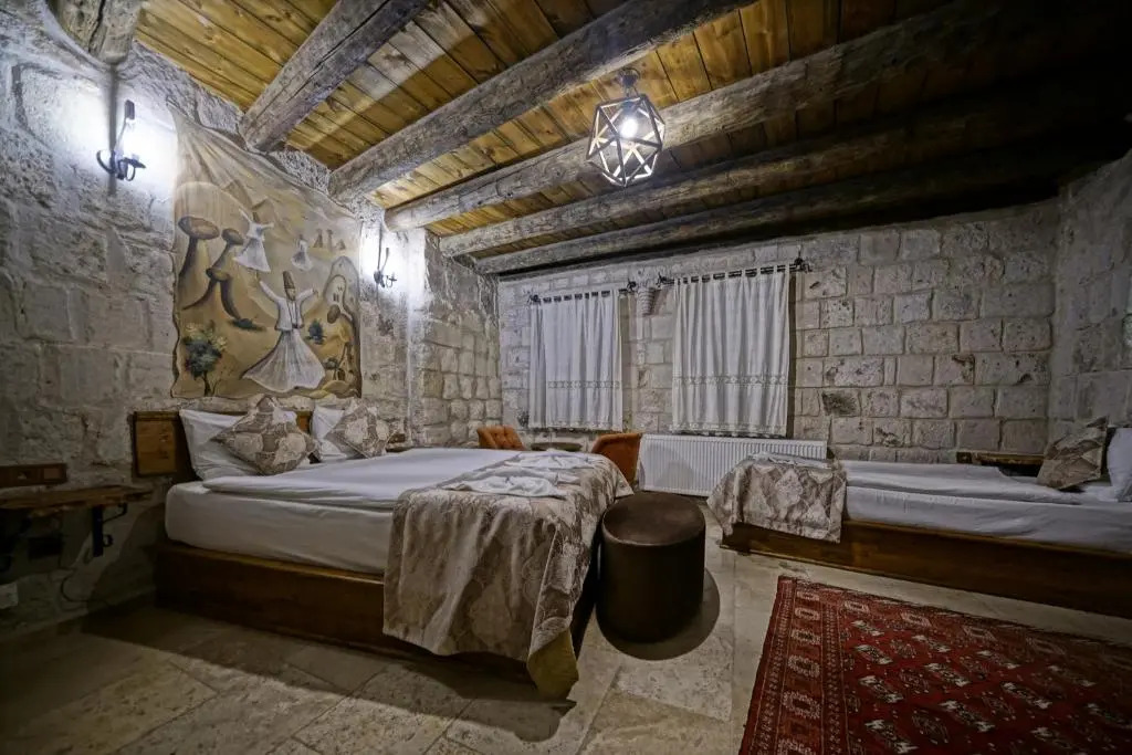 Risus Cave Suites