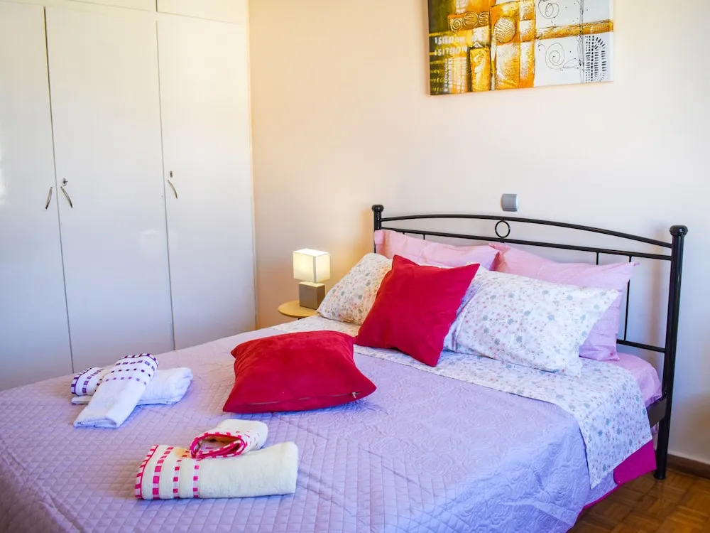 Cozy flat on the main square, 10min to the sea
