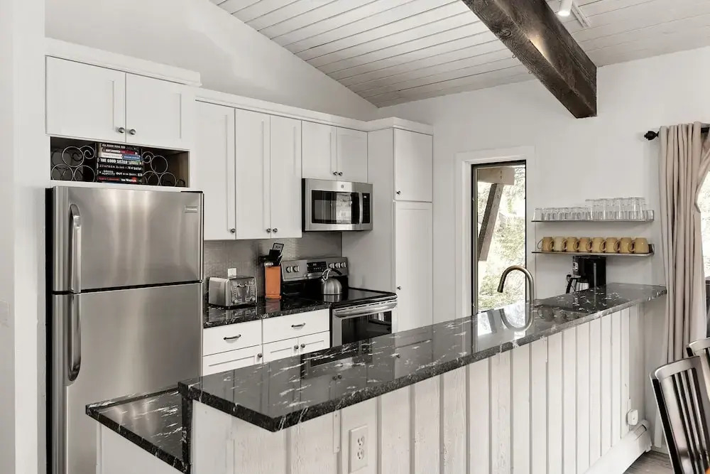 Snowmass 2BR Loft Retreat Deck, Fireplace & Views - 21E