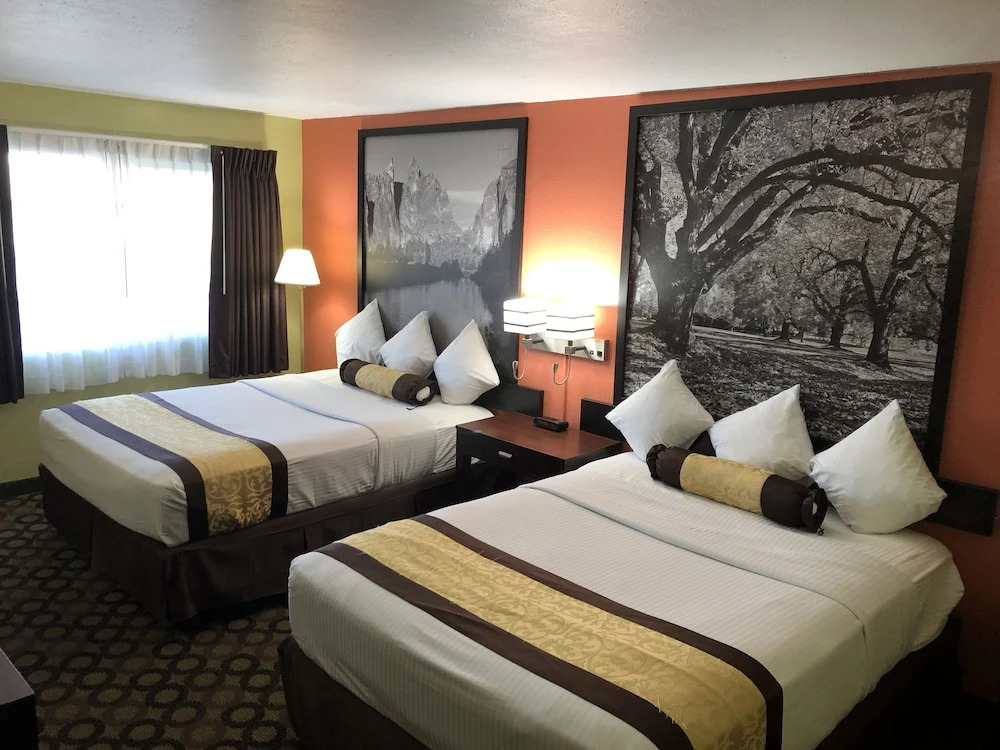 Rodeway Inn & Suites Ontario