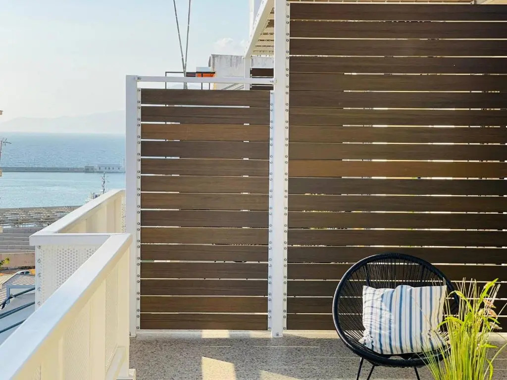 "new Retropolitan Club - Luxstay apt With Terrace In Patras"