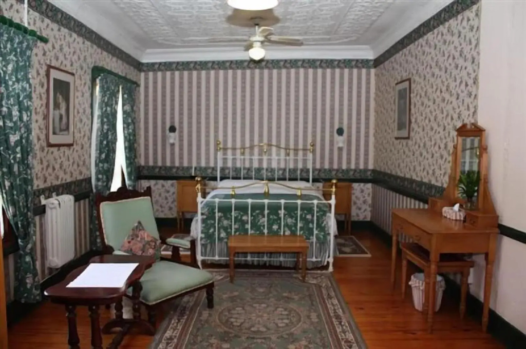 The Royal Hotel