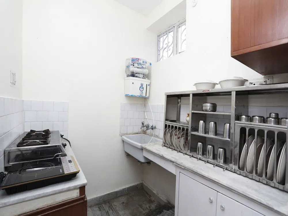 OYO 13269 Home Cozy 1RK Near Library Chowk