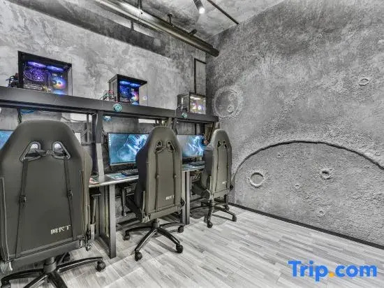 Hedgehog E-Sports Hotel (New Century Plaza Henan Agricultural Vocational College West Campus)
