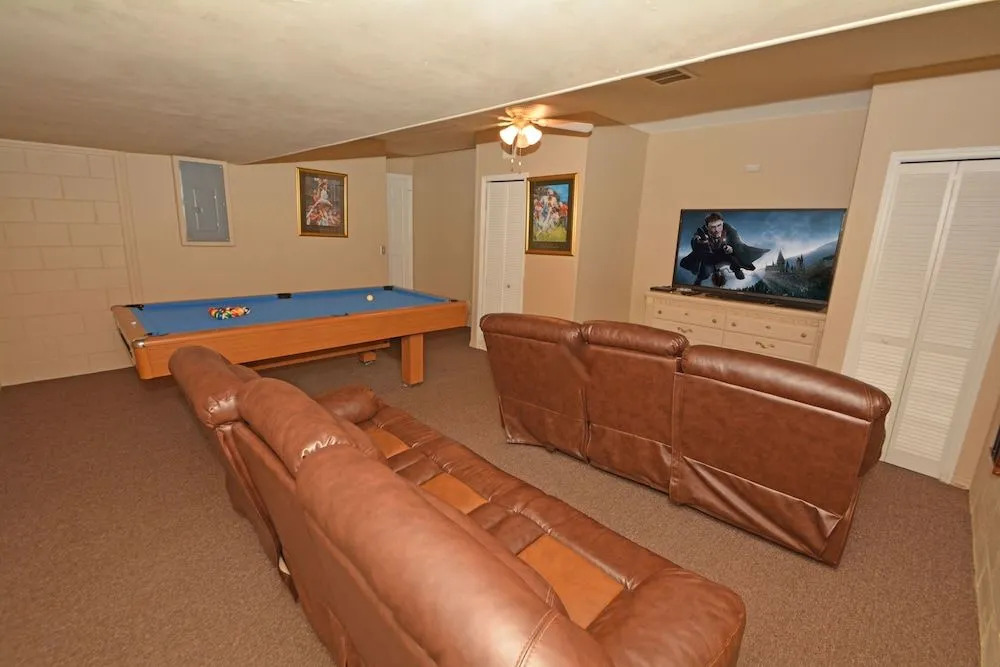 2683OL Jagu s Place 5 Br townhouse by RedAwning