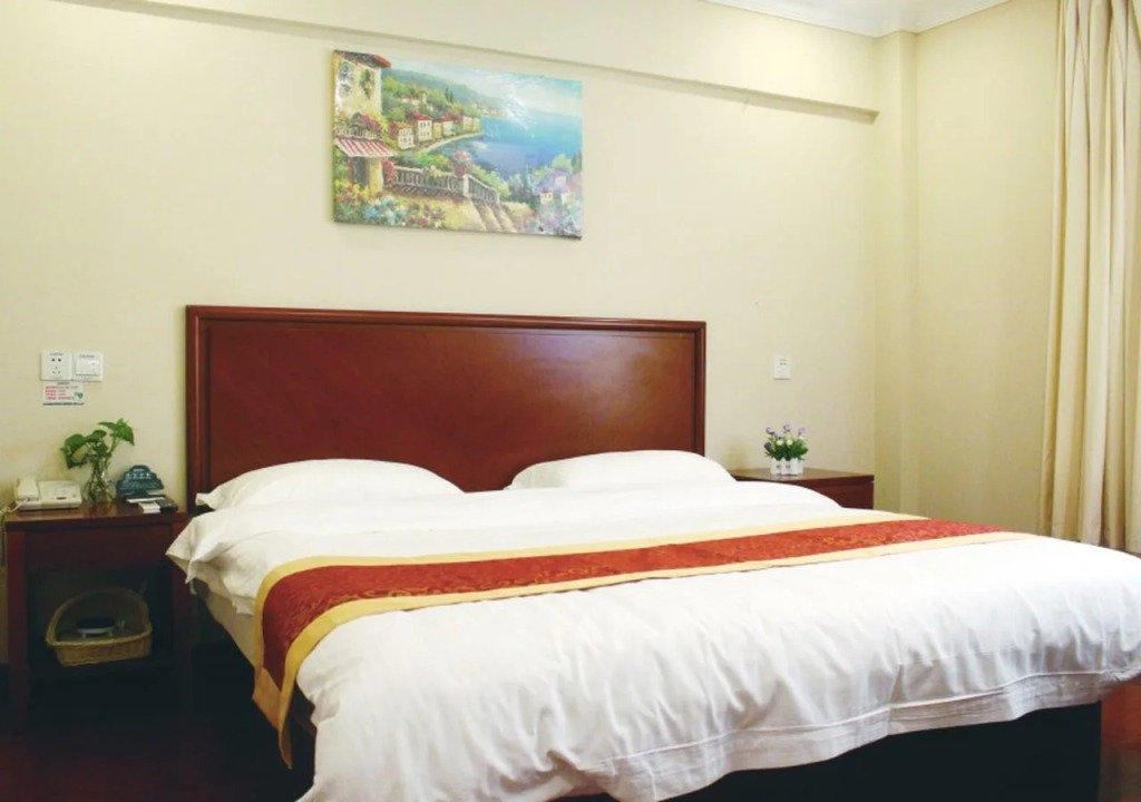 GreenTree Inn Shanghai MinHang ZhuanQiao Subway Station East ZhuanXing Road Shell Hotel