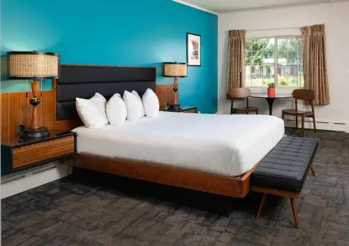 Royal 7 Budget Inn Motel