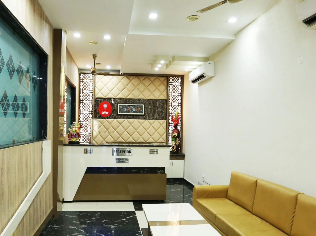 Royal Crown By OYO Rooms