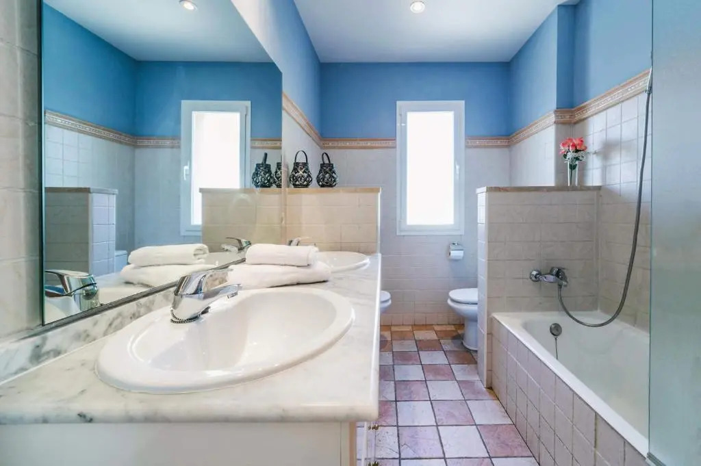 3381 Villa Angela Flores