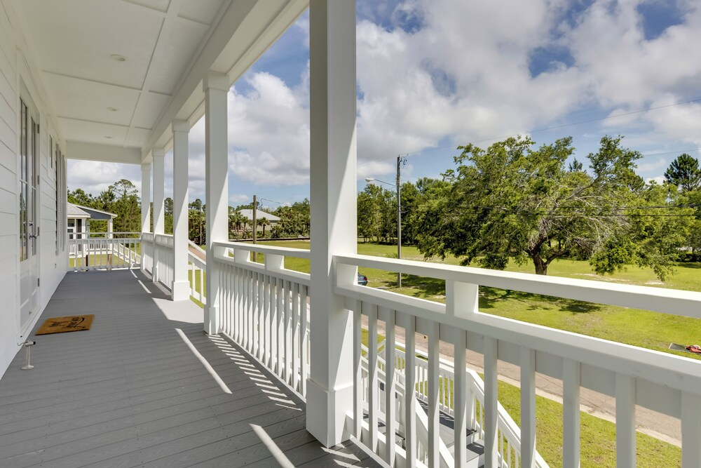 Coastal Waveland House 1/2 Block to Pub Beach