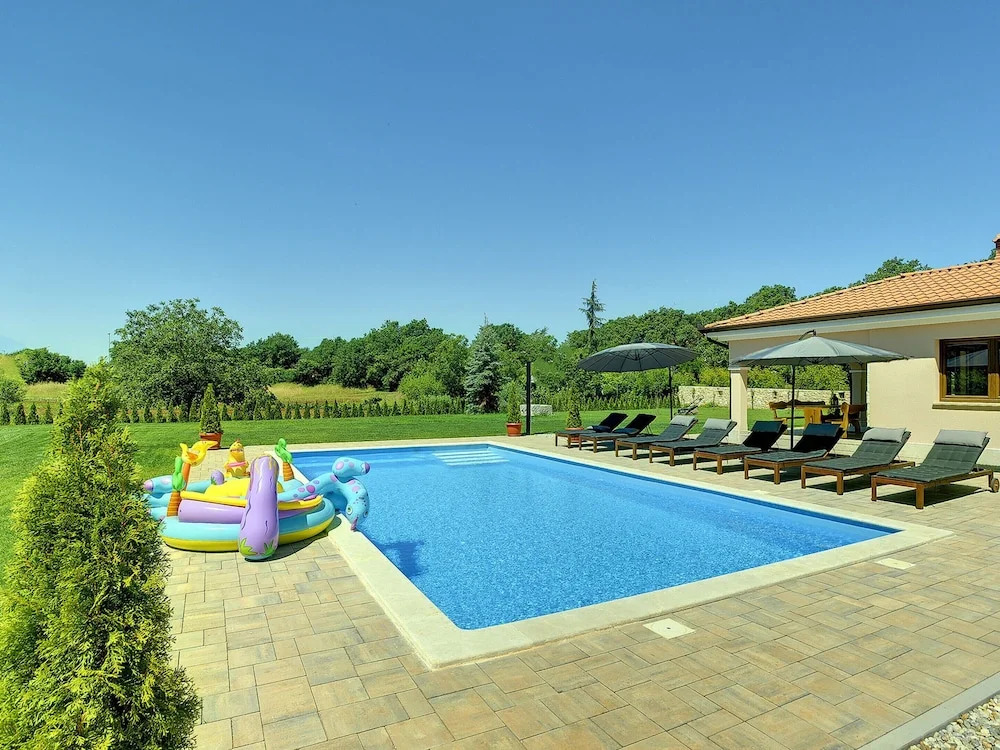Villa in Rovinj with Private Pool and Sea Nearby