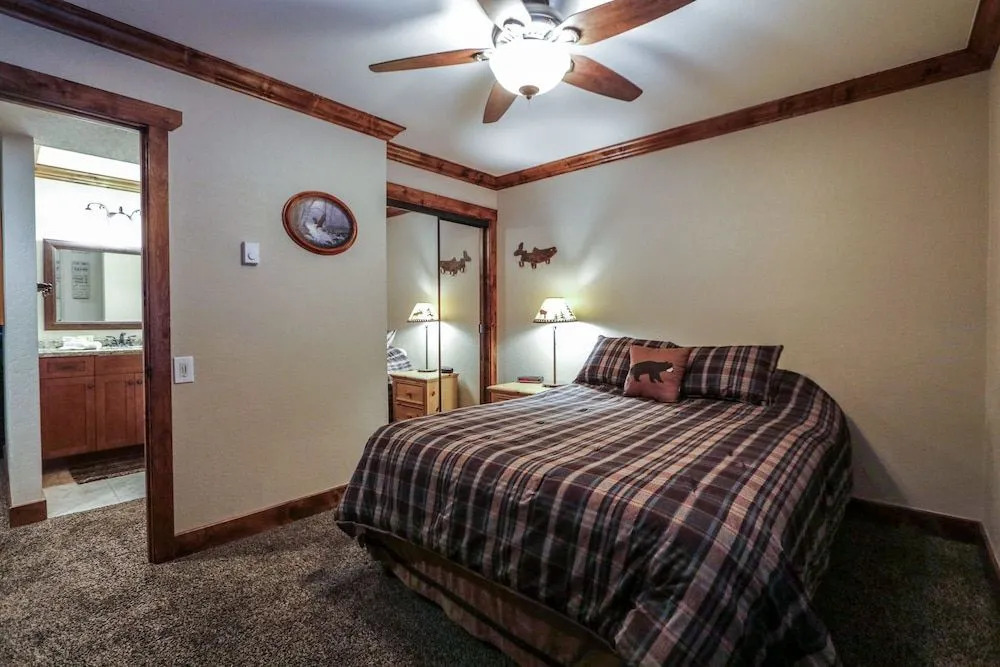 Horizons 4 166 Updated Upstairs Unit with Private Washer Dryer, Walk to Town, On Shuttle Route to Lodges by RedAwning