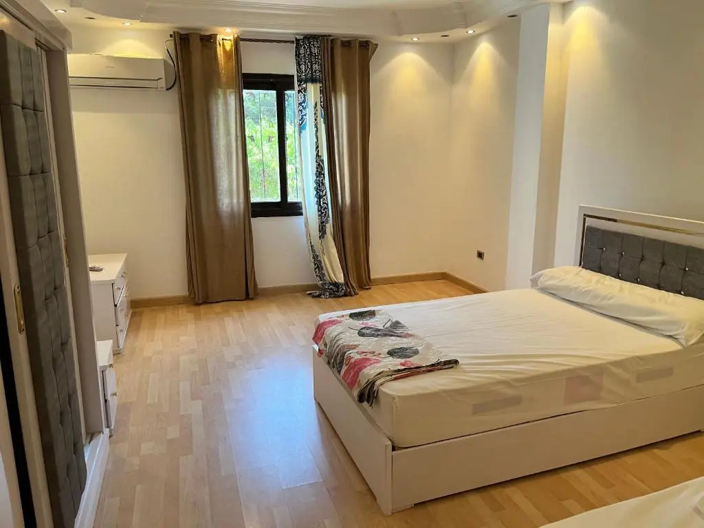 Comfortable apartment with a private garden near AUC شقه فندقيه