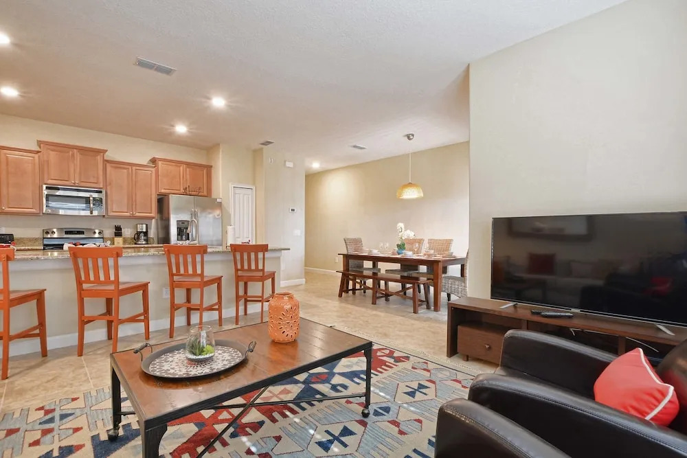 Storey Lake 4 Bedroom Townhome w Splashpool - 1610ST