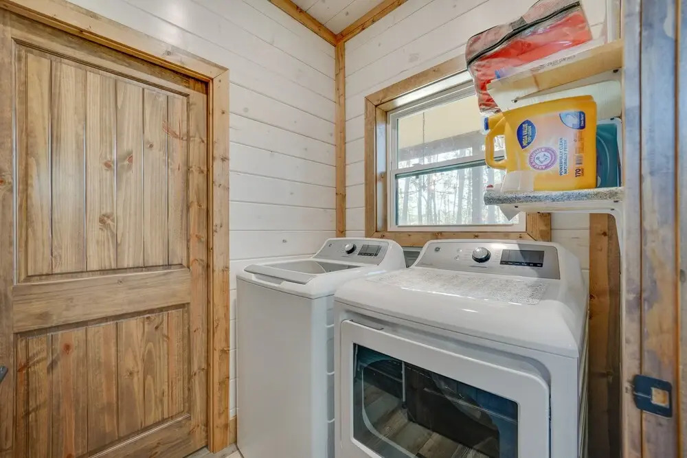 Broken Bow Cabin w/ Hot Tub, Pool Table & Fire Pit