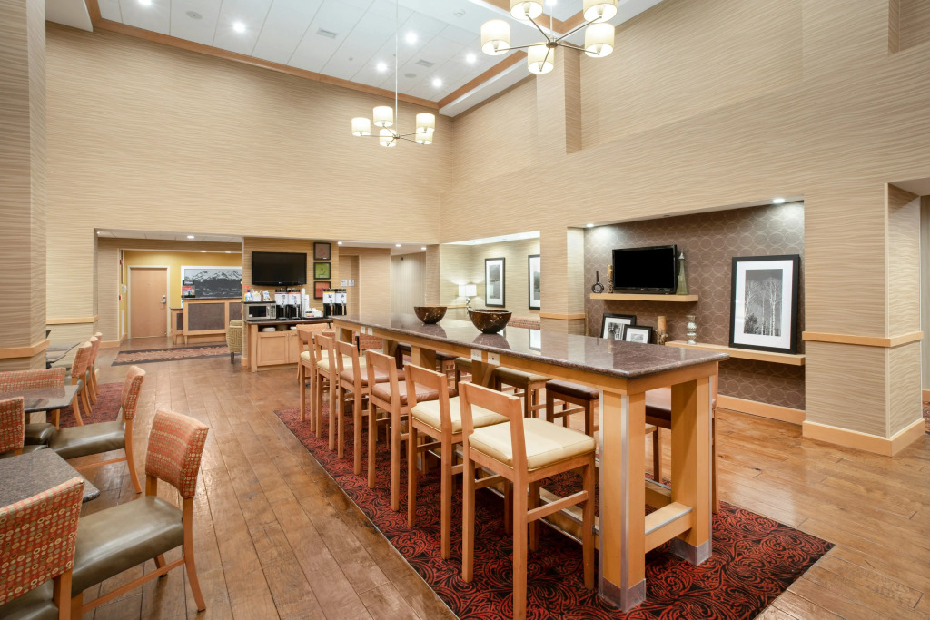 Hampton Inn and Suites Denver/South-RidgeGate