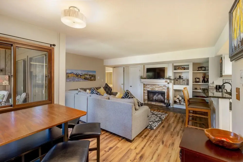 1095 Wild Irishman 2 Bedroom Condo by Redawning