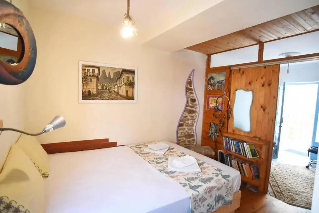 2 Bedroom Art House in Kavala