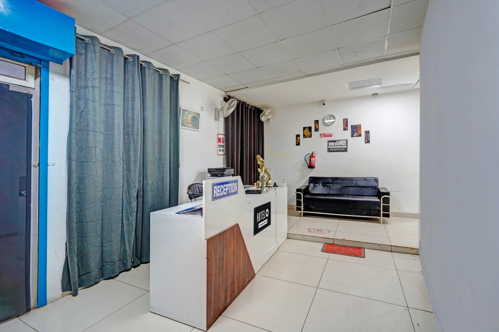 Hotel O Sector 110 Noida Formerly Luv Kush Tower Bhangel
