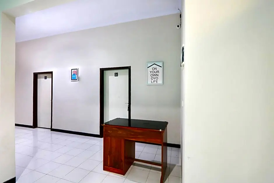 OYO Living 3187 Kost Putri Bu Chris