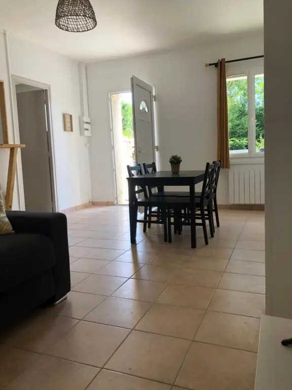 Mila, F3 avec extérieur et parking