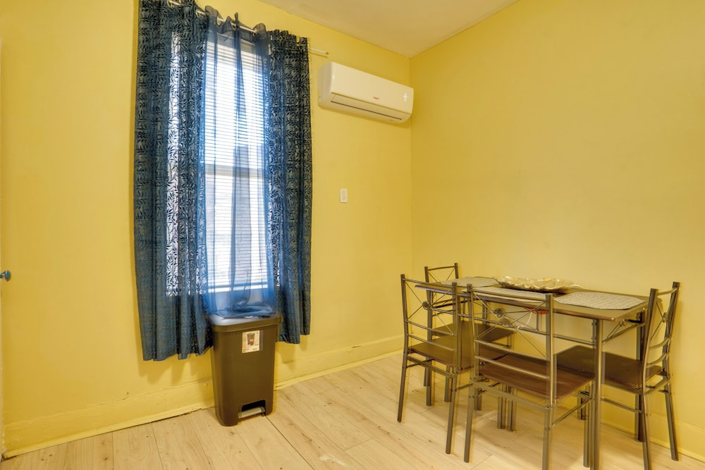 Easy City Commuting! Walkable Newark Duplex