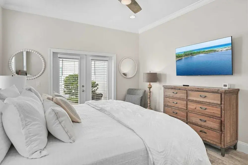 Walk to Seacrest Beach, Resort Pool Modern 3bdr Free Wheelin by Avantstay