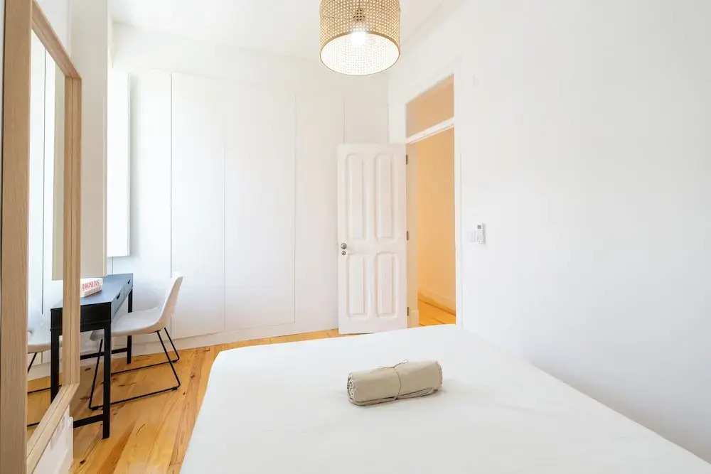 Sunny Lisbon Apartments by Soulplaces