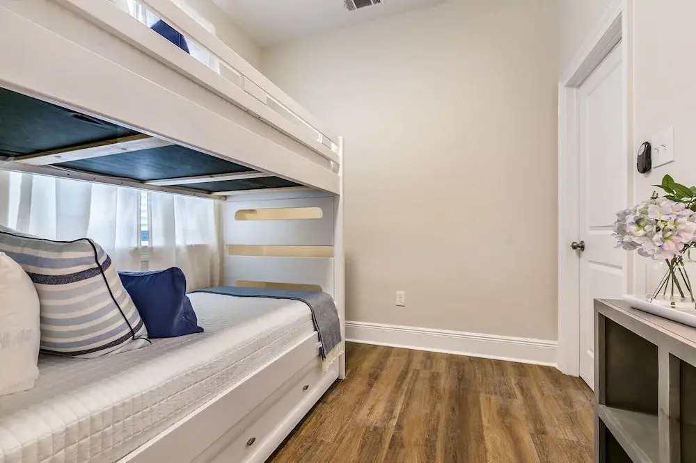 Hosteeva 3BR Steps to St. Charles Ave
