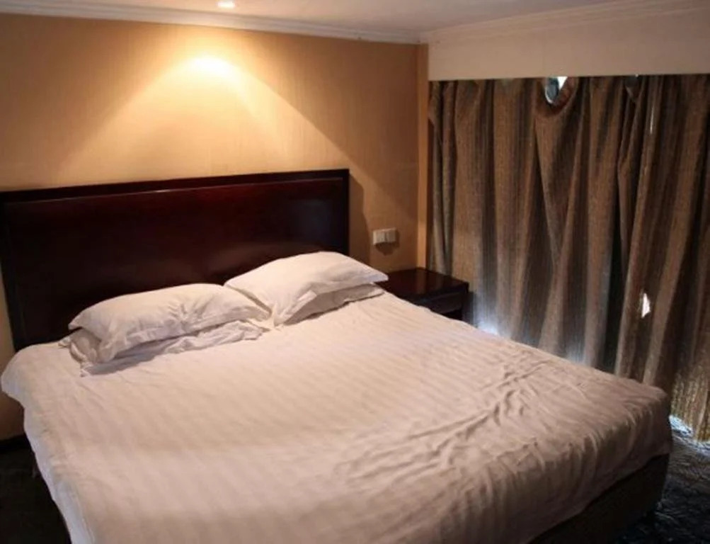 Yiwu Ruixin Business Inn