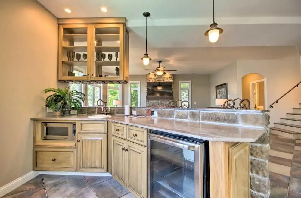 Lakeside Luxury With Breathtaking Views