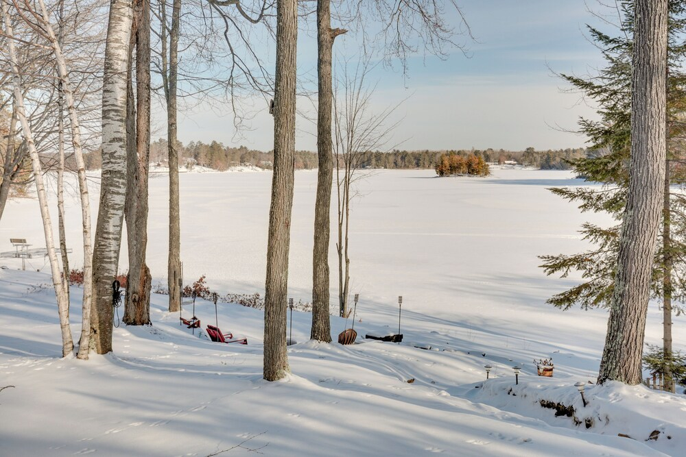 Lakefront Tomahawk Getaway w/ Deck & 2 Fireplaces!