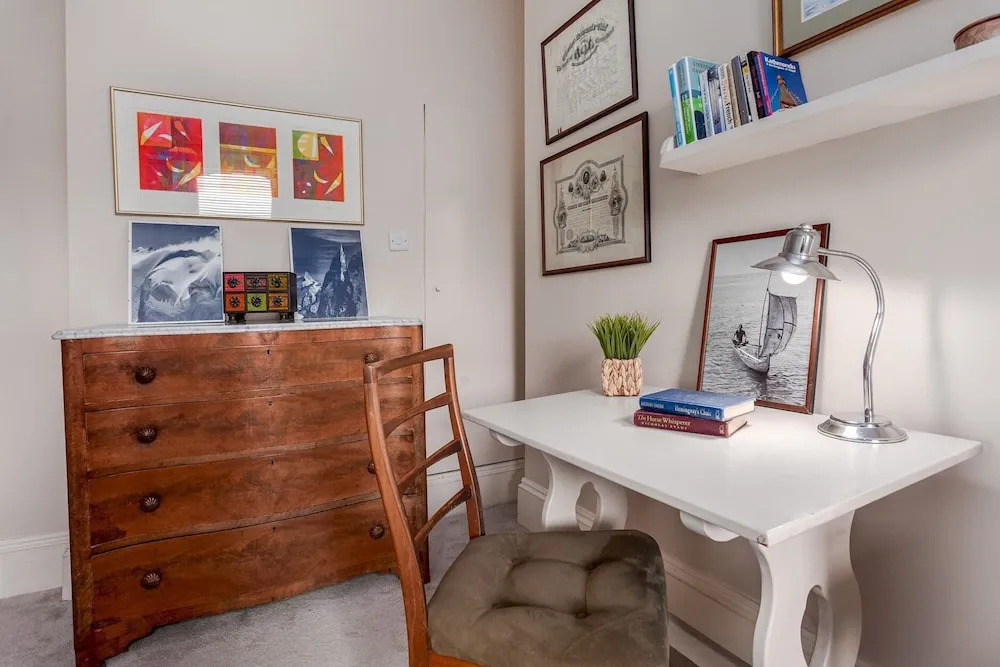 Light And Comfortable Hammersmith Home Ssq