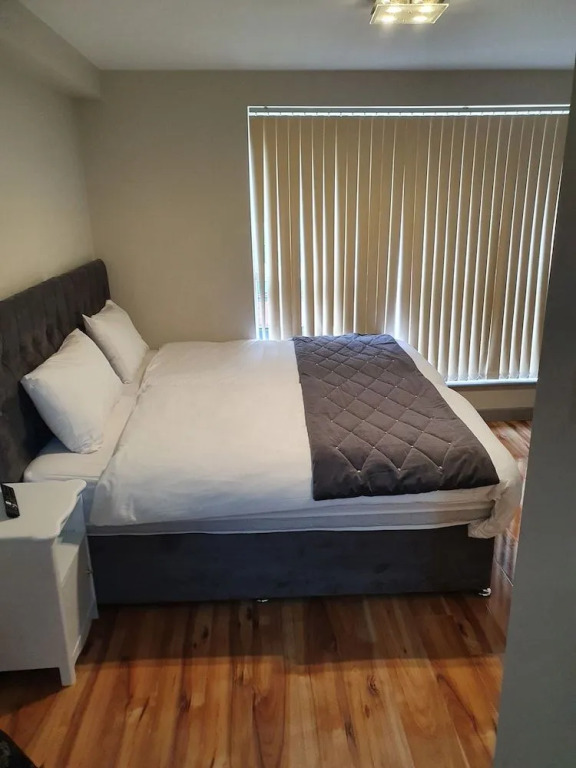 City Centre, Detached 10 Person Accommodation