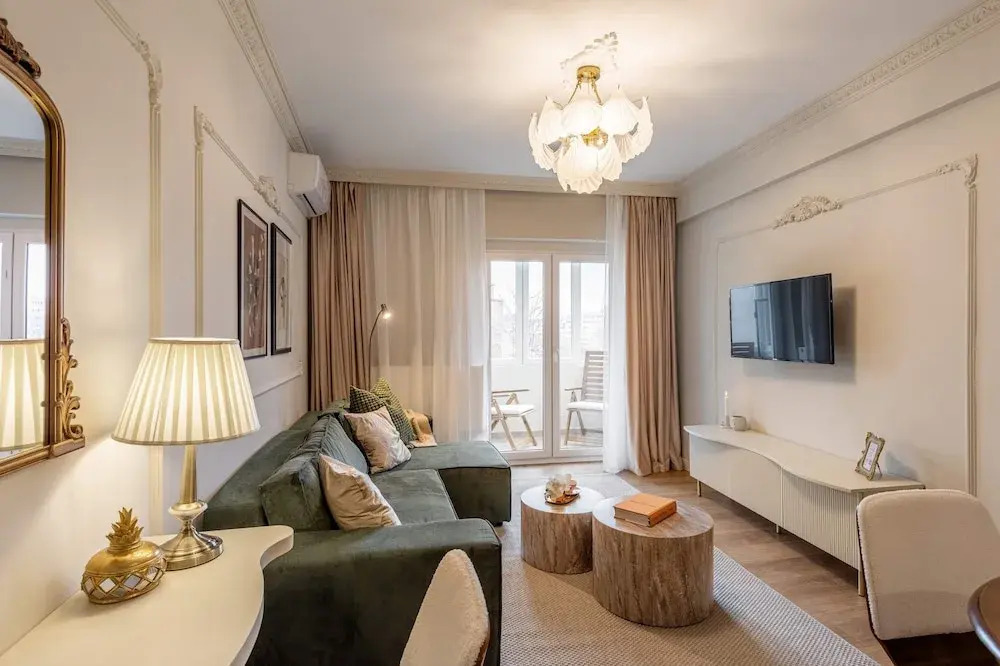 Parisian-Inspired 1BR in the Heart of Bucharest - Balcony, AC & Fully Equipped
