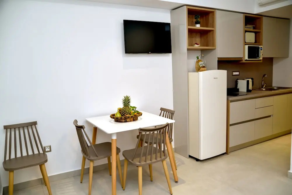 KOUROS STONE SUITES