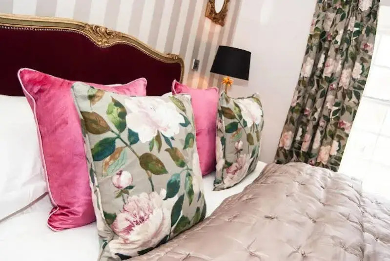 The Hare & Hounds Inn