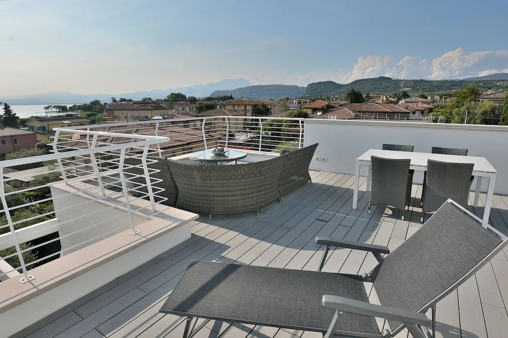 The White Apartment With Pool