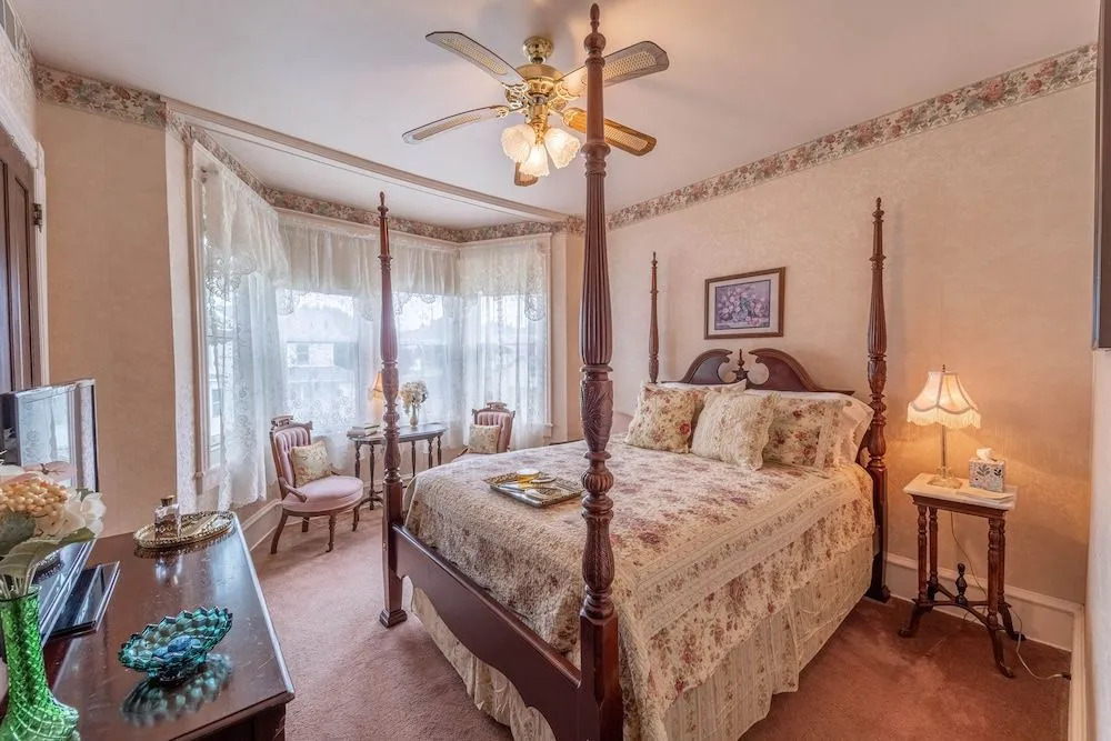 The Bella Victoria- Adult Only